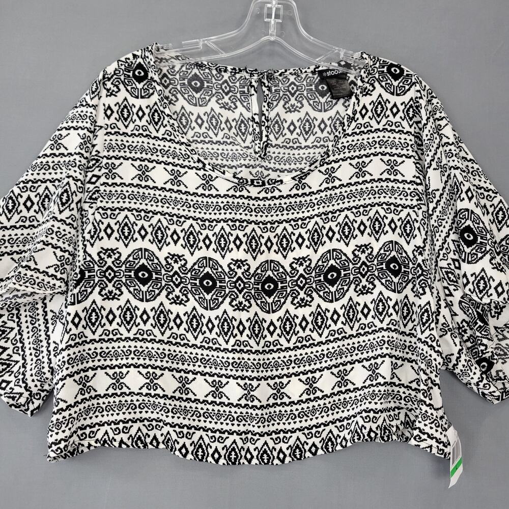 Stoosh Womens Shirt Size L Black White Crop NEW Scoop Neck Short Sleeves Tee Top